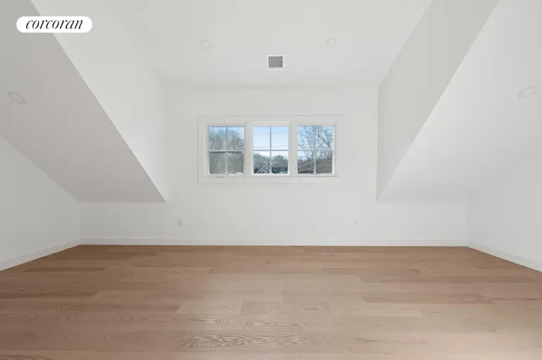 The Hamptons Real Estate | View 25 Margaret Drive | room 18 | View 19