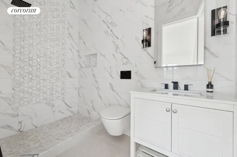 The Hamptons Real Estate | View 25 Margaret Drive | room 19 | View 20