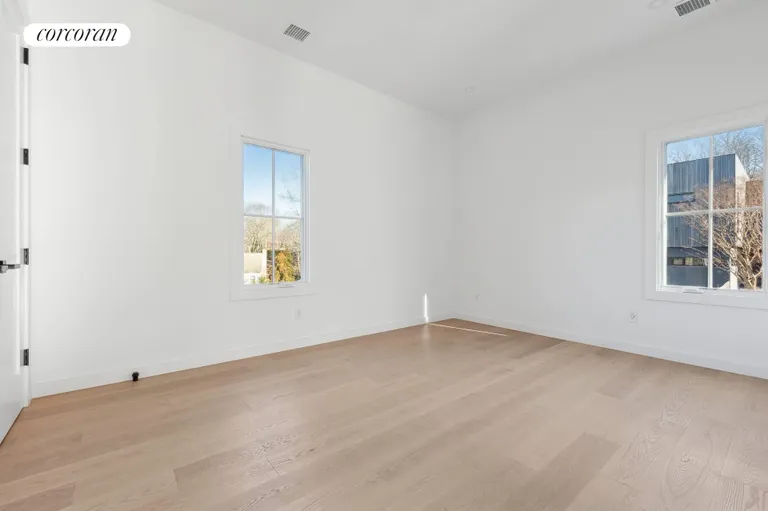 The Hamptons Real Estate | View 25 Margaret Drive | room 23 | View 24