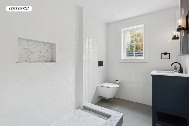 The Hamptons Real Estate | View 25 Margaret Drive | room 27 | View 28