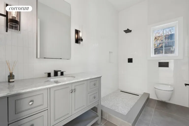 The Hamptons Real Estate | View 25 Margaret Drive | room 29 | View 30