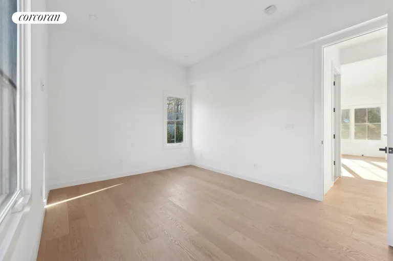 The Hamptons Real Estate | View 25 Margaret Drive | room 30 | View 31