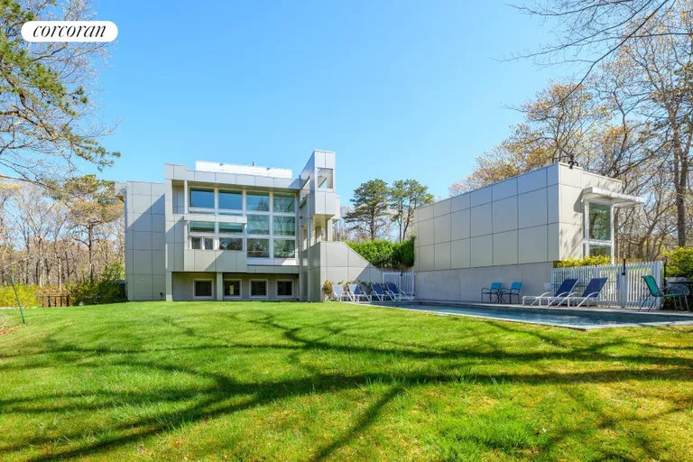 The Hamptons Real Estate | View 454 Broadway | 5 Beds, 4 Baths | View 1