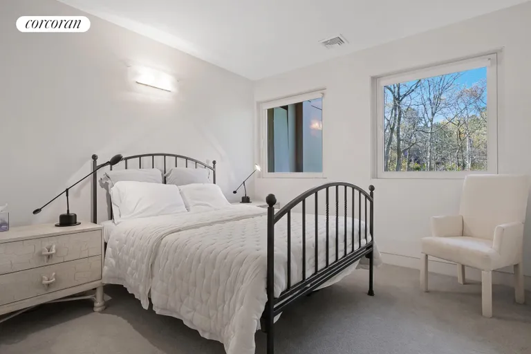 The Hamptons Real Estate | View 454 Broadway | room 15 | View 16