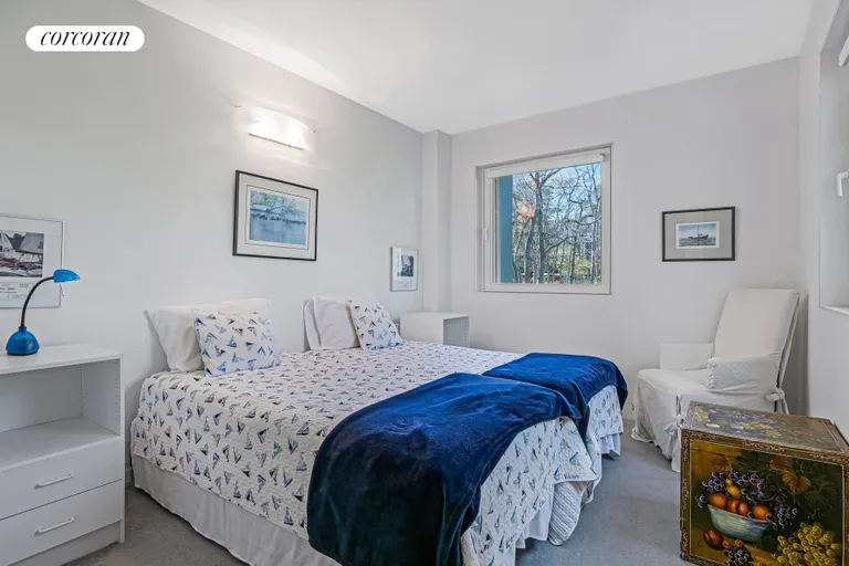 The Hamptons Real Estate | View 454 Broadway | room 17 | View 18