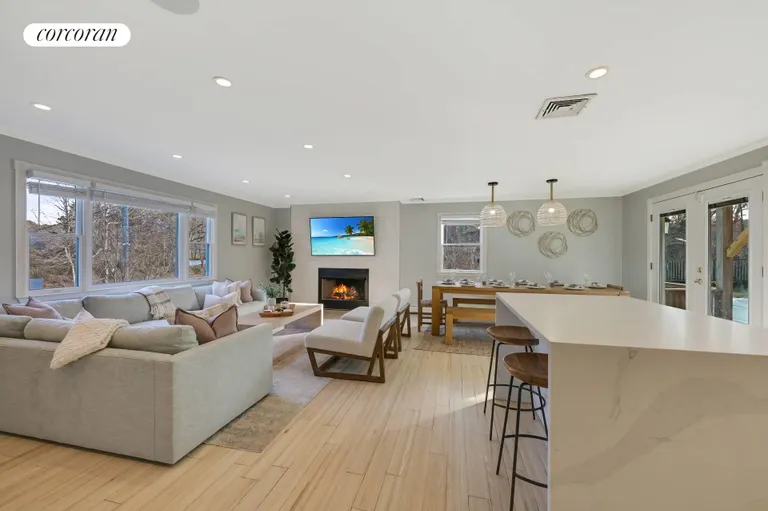 The Hamptons Real Estate | View 36 Charla Drive | Light-Filled Living Spaces | View 4