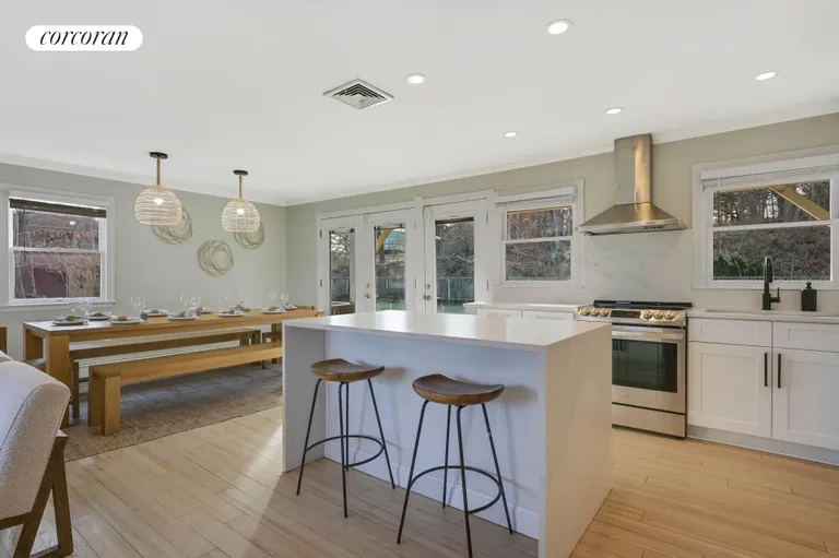 The Hamptons Real Estate | View 36 Charla Drive | Fully Updated Kitchen | View 10