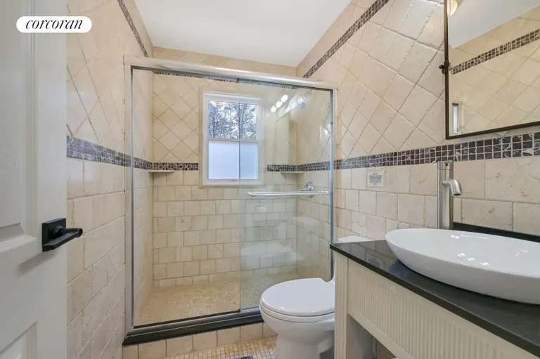 The Hamptons Real Estate | View 36 Charla Drive | First Floor Bathroom | View 12