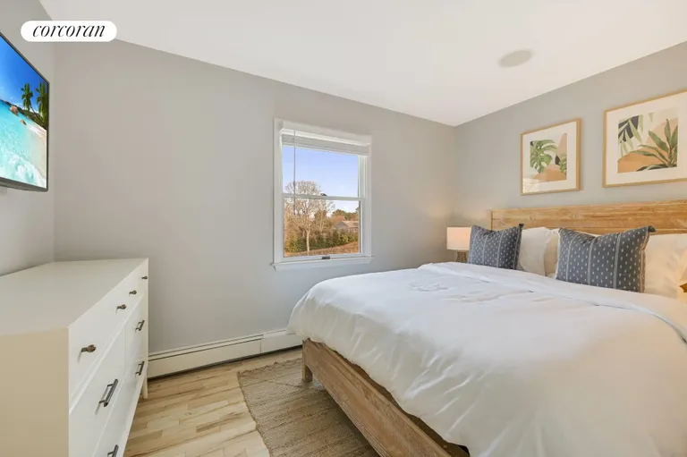 The Hamptons Real Estate | View 36 Charla Drive | 1 of 6 Bedrooms | View 19