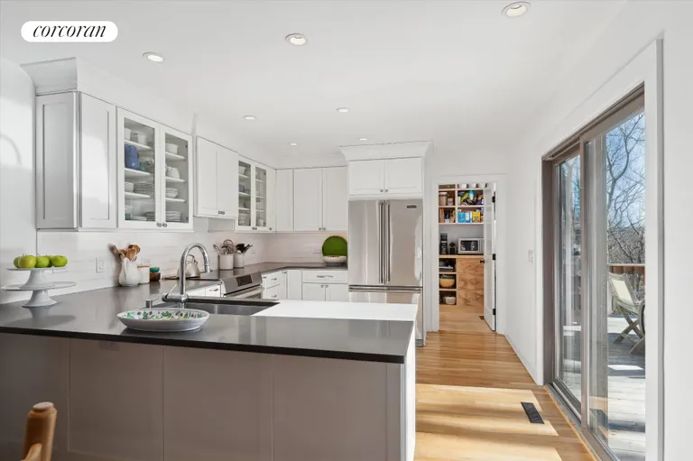 The Hamptons Real Estate | View 190 Treescape Drive Unit 9C | room 5 | View 6