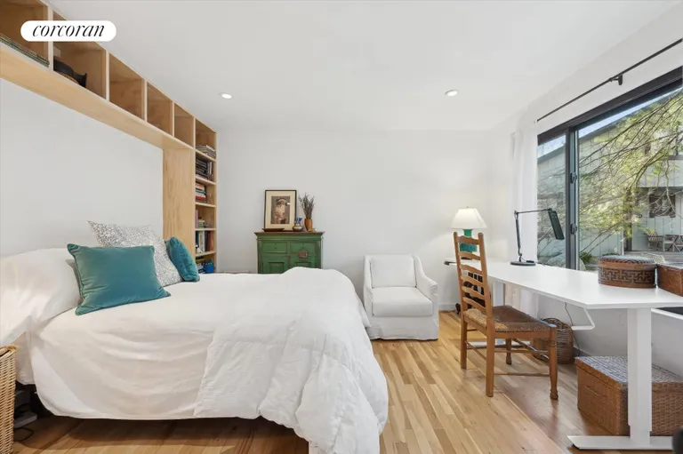 The Hamptons Real Estate | View 190 Treescape Drive Unit 9C | room 10 | View 11