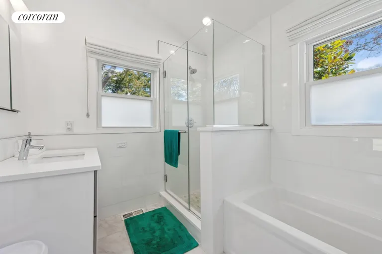 The Hamptons Real Estate | View 73 Charla Drive | room 4 | View 5