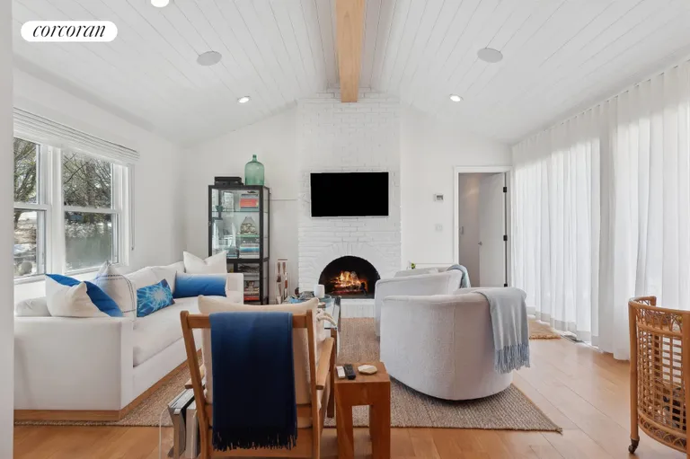 The Hamptons Real Estate | View 73 Charla Drive | room 12 | View 13