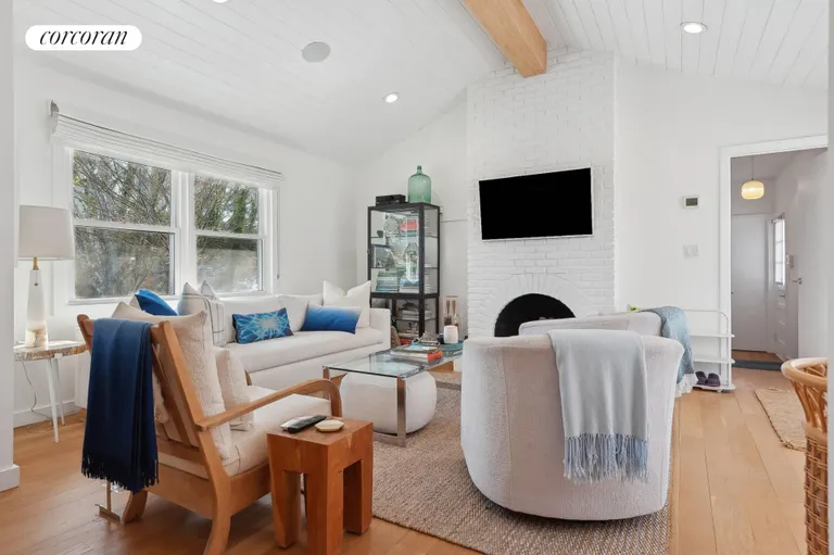 The Hamptons Real Estate | View 73 Charla Drive | room 13 | View 14