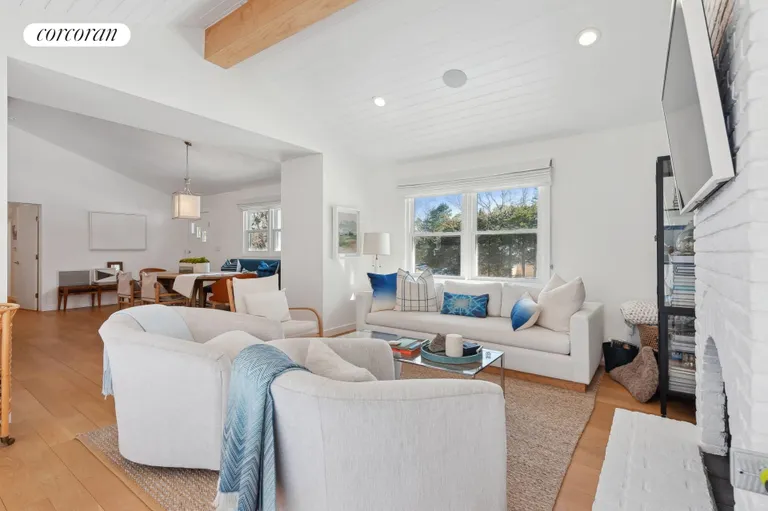 The Hamptons Real Estate | View 73 Charla Drive | room 14 | View 15