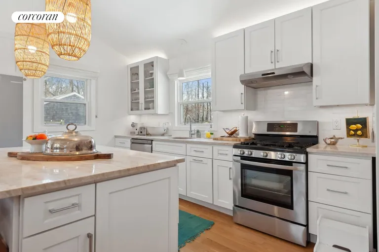 The Hamptons Real Estate | View 73 Charla Drive | room 16 | View 17