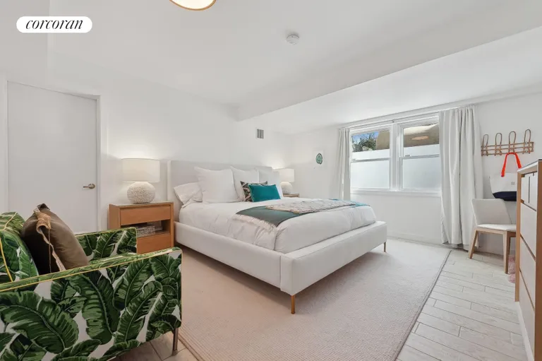 The Hamptons Real Estate | View 73 Charla Drive | room 20 | View 21