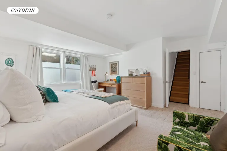 The Hamptons Real Estate | View 73 Charla Drive | room 21 | View 22
