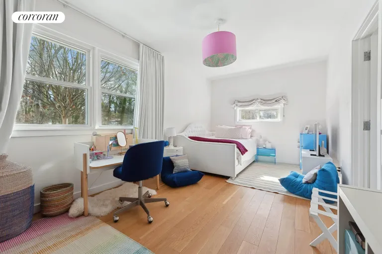 The Hamptons Real Estate | View 73 Charla Drive | room 22 | View 23