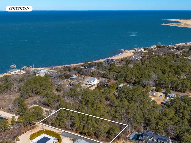The Hamptons Real Estate | View 78 Bay View Avenue | room 1 | View 2