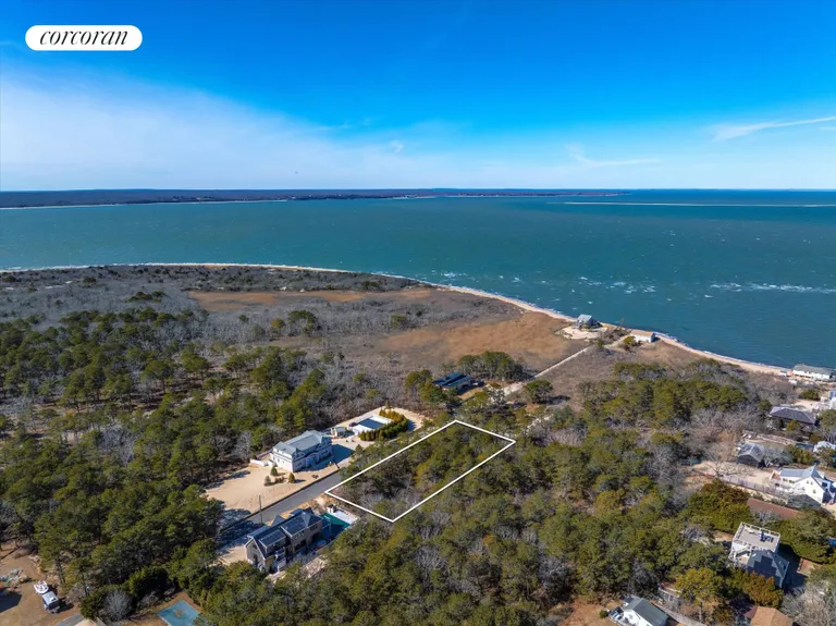The Hamptons Real Estate | View 78 Bay View Avenue | room 3 | View 4