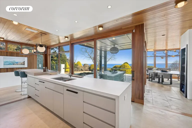 The Hamptons Real Estate | View 54 Broadview Road | room 6 | View 7
