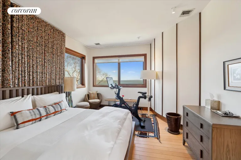 The Hamptons Real Estate | View 54 Broadview Road | room 12 | View 13
