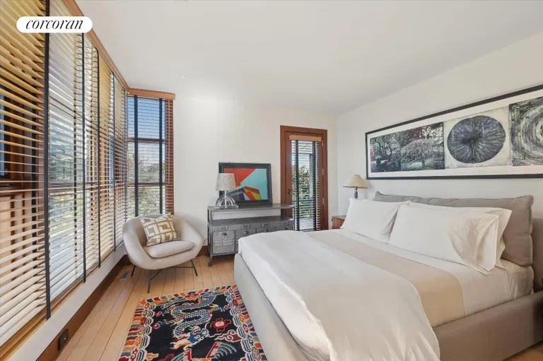 The Hamptons Real Estate | View 54 Broadview Road | room 13 | View 14