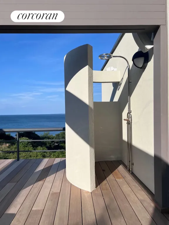 The Hamptons Real Estate | View 54 Broadview Road | room 23 | View 24