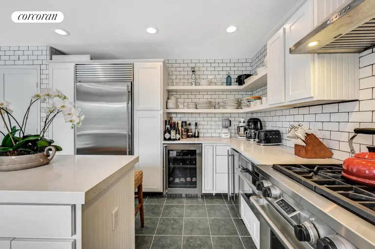 New York City Real Estate | View 25 Meadowgrass Lane | Kitchen | View 4