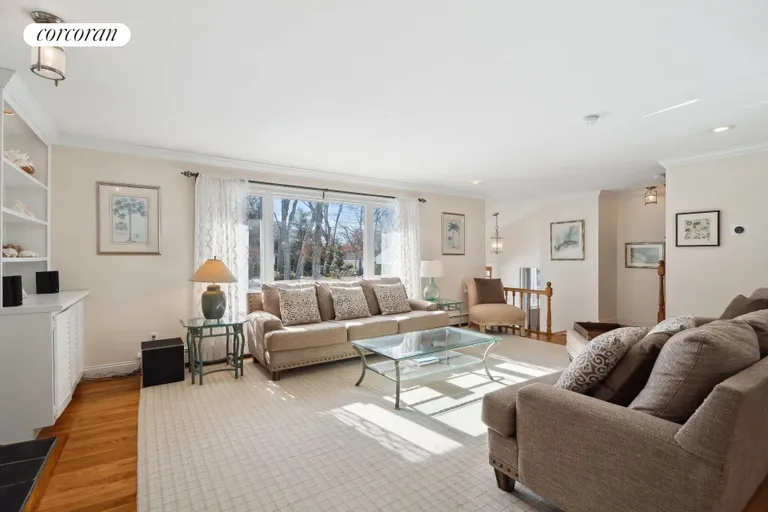 New York City Real Estate | View 9 White Oak Lane | Living room | View 3