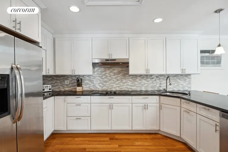 New York City Real Estate | View 9 White Oak Lane | Eat-in-Kitchen | View 4