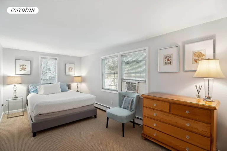 New York City Real Estate | View 9 White Oak Lane | Four Bedrooms | View 14