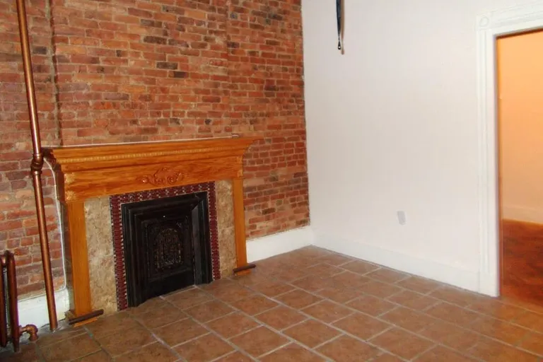 New York City Real Estate | View 660 Carroll Street, 3R | 3 Beds, 1 Bath | View 1