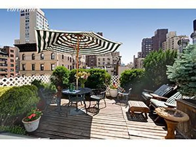 New York City Real Estate | View 23 East 81st Street, PH10C | 2 Beds, 1 Bath | View 1