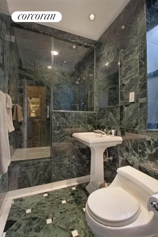 New York City Real Estate | View 107 West 86th Street, 17A | Bathroom | View 6