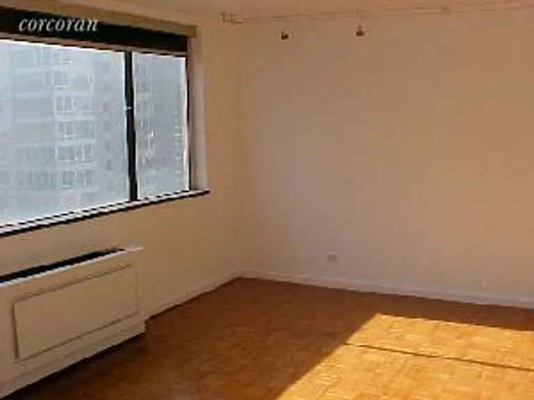 New York City Real Estate | View 45 West 67th Street, 22C | room 1 | View 2