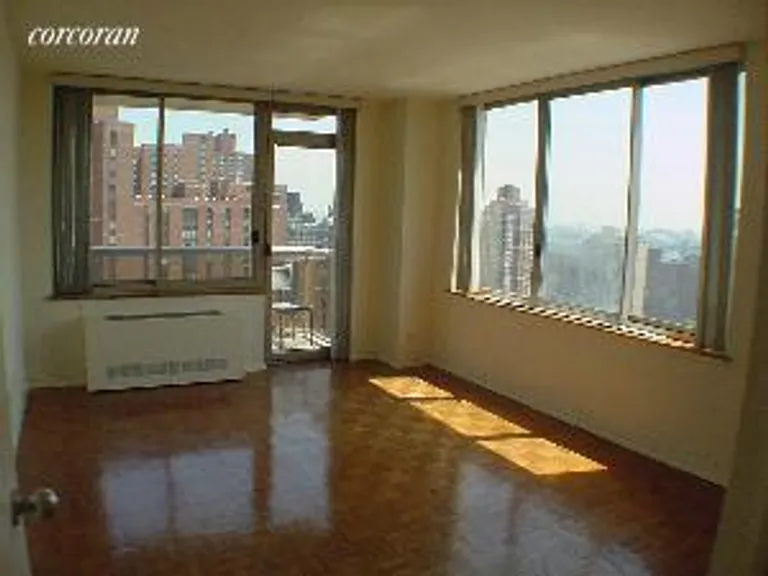 New York City Real Estate | View 200 East 89th Street, 27D | 3 Beds, 3 Baths | View 1