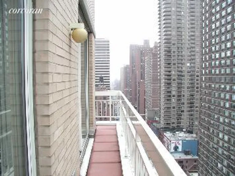 New York City Real Estate | View 170 East 87th Street, E20A | room 2 | View 3