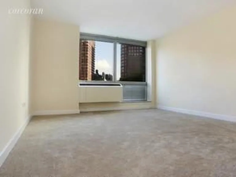 New York City Real Estate | View 1965 Broadway, 8E | room 2 | View 3