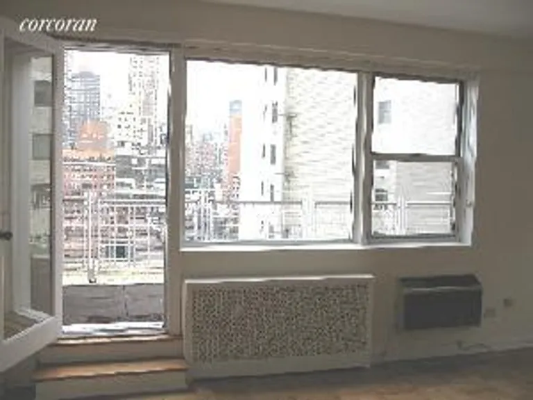New York City Real Estate | View 404 East 66th Street, PHB | room 2 | View 3