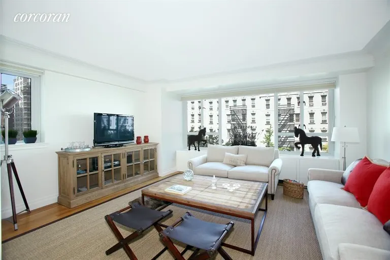 New York City Real Estate | View 200 East 66th Street, C501 | Living Room | View 5