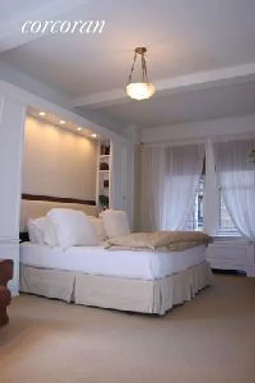 New York City Real Estate | View 1111 Park Avenue, 3E | 2 Beds, 2 Baths | View 1