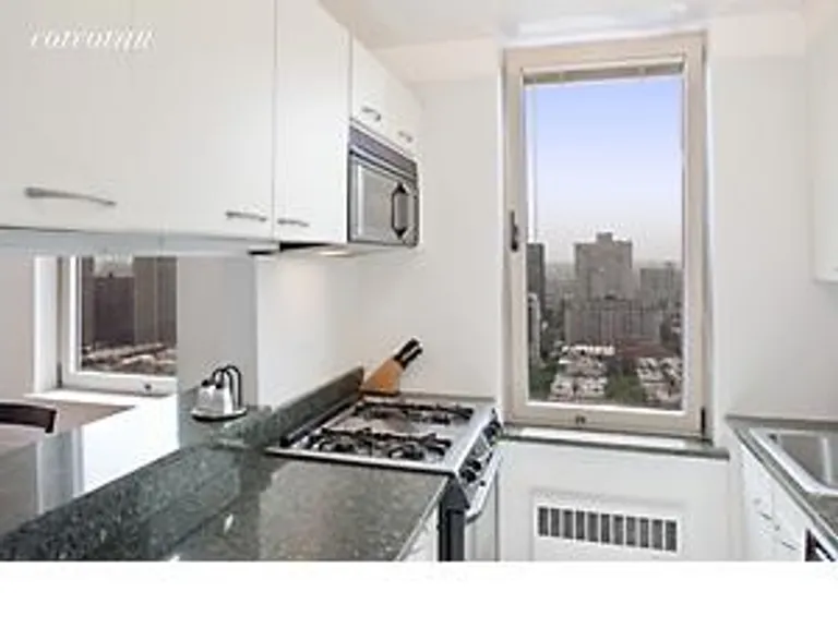 New York City Real Estate | View 200 East 89th Street, 21F | room 1 | View 2