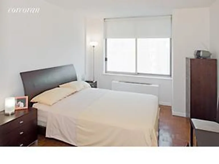 New York City Real Estate | View 200 East 89th Street, 21F | room 2 | View 3
