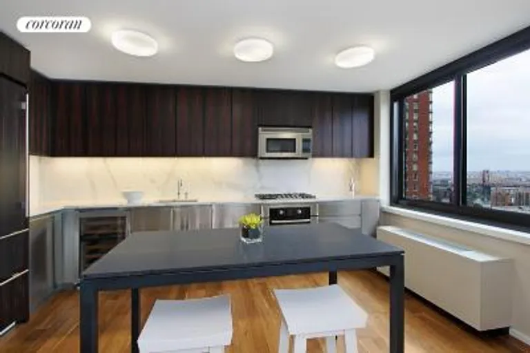 New York City Real Estate | View 515 East 72nd Street, 32D | 3 Beds, 3 Baths | View 1