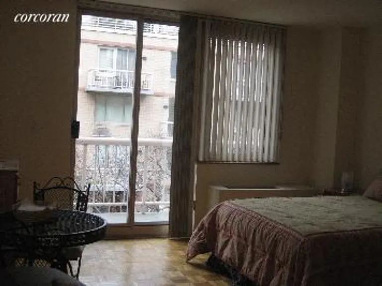 New York City Real Estate | View 393 West 49th Street, 4DD | room 2 | View 3
