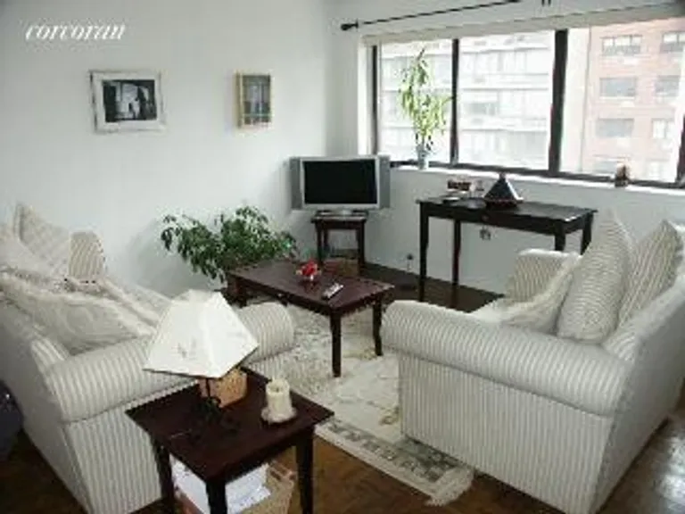 New York City Real Estate | View 225 East 86th Street, 805 | room 2 | View 3
