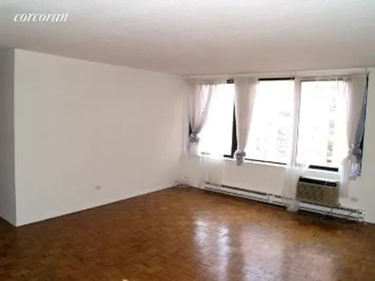 New York City Real Estate | View 1601 Third Avenue, 25G | room 2 | View 3