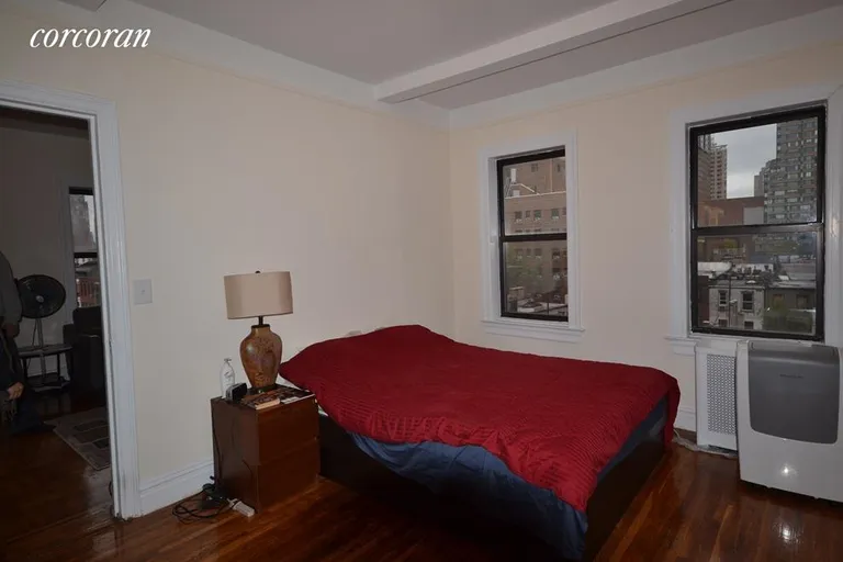 New York City Real Estate | View 133 West 71st Street, 7A | room 1 | View 2